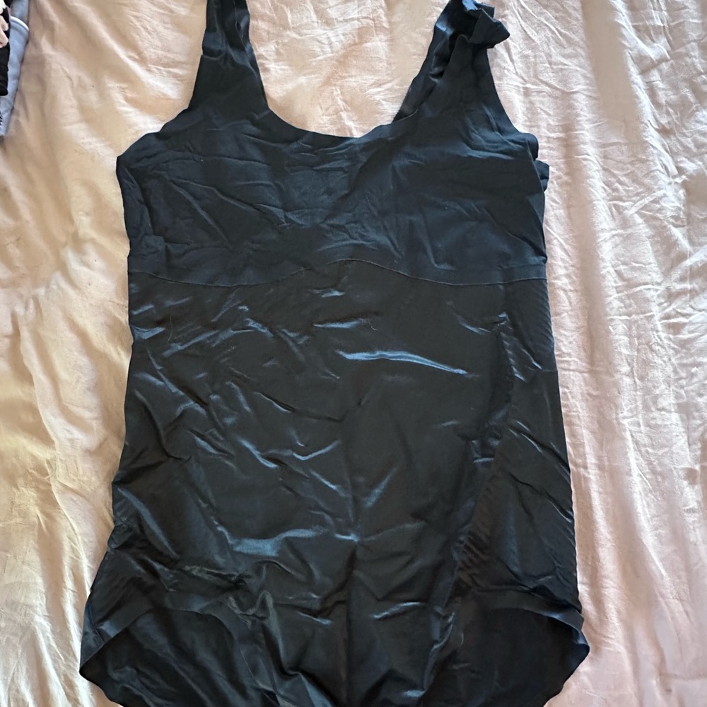 Black Sleeveless Bodysuit 2pc